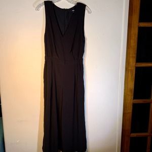 uniqlo black jumpsuit v-neck sleeveless simple good basic size small